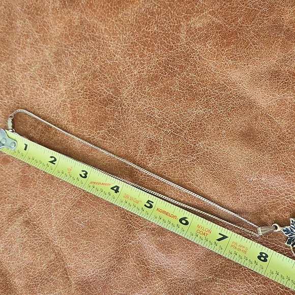 Elegant Gold and Black Pendant Necklace - Picture 7 of 13